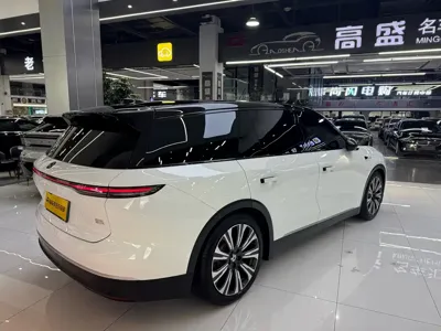 Nio ES8