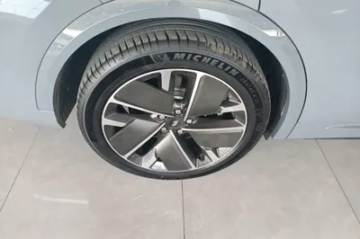 Li Auto L8