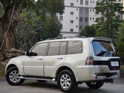 Mitsubishi Pajero (Import)