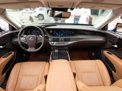 Lexus LS