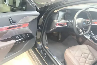 BMW i7