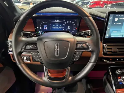 Lincoln Navigator