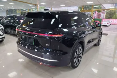 Nio ES8