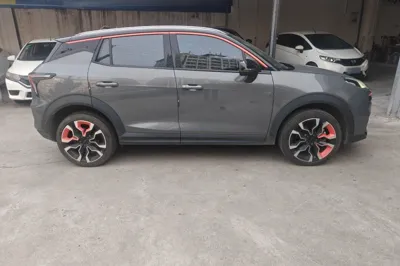Lynk & Co 06
