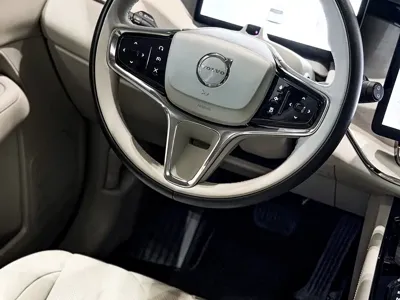 Volvo EM90