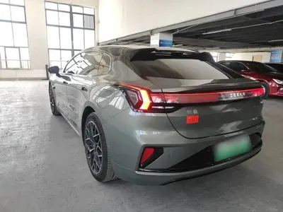 Zeekr 001