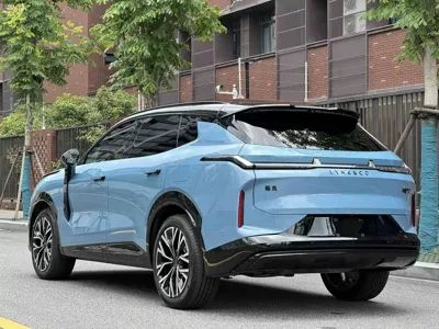 Lynk & Co 08 EM-P