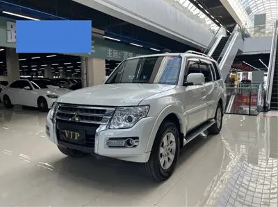 Mitsubishi Pajero (Import)