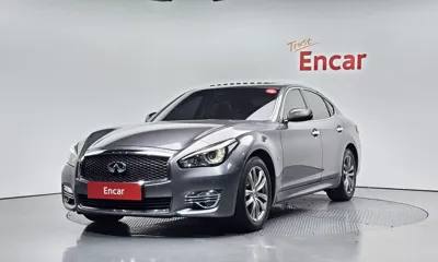 Infiniti Q70