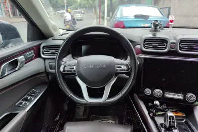 Lynk & Co 02