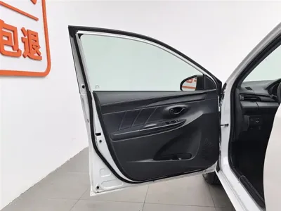 Toyota Yaris L