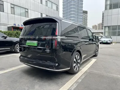 Volvo EM90