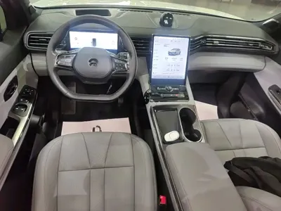 Nio ES8