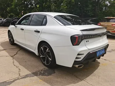 Lynk & Co 03