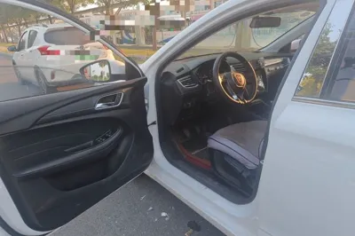 Roewe i5