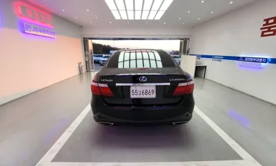 Lexus LS