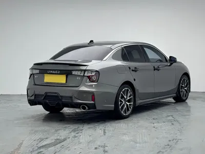 Lynk & Co 03