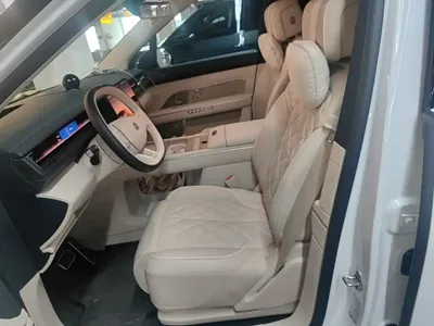 Nio ES8
