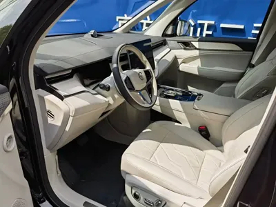 Volvo EM90
