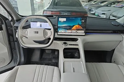 Geely Galaxy E5