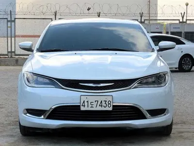 Chrysler 200