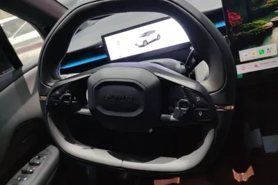 Lynk & Co Z20