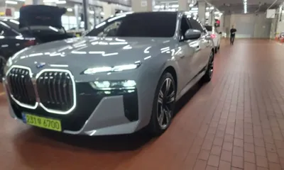 BMW i7
