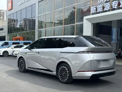 Xpeng X9