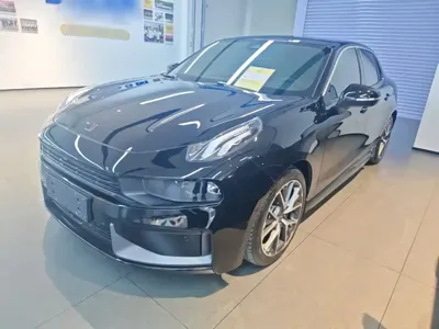 Lynk & Co 03