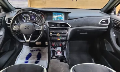Infiniti Q30
