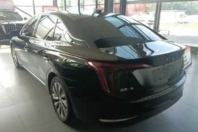 Hongqi E-QM5