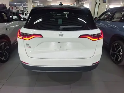 Nio ES8