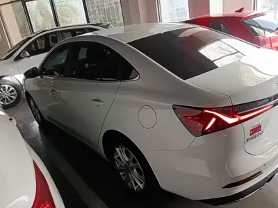 Roewe i5