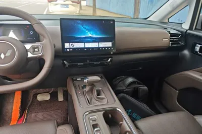 Wuling 730