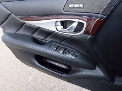 Infiniti Q70