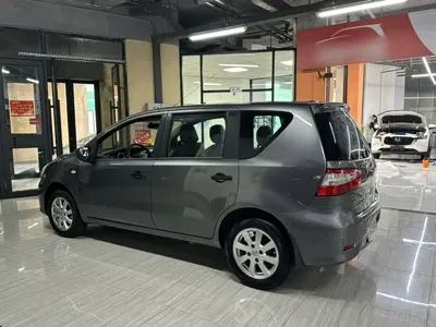 Nissan Livina