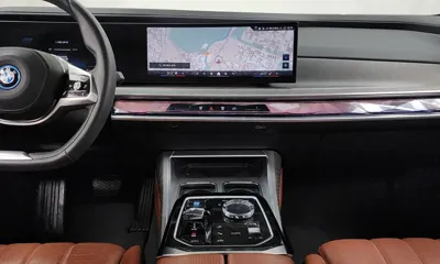 BMW i7
