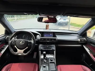 Lexus IS