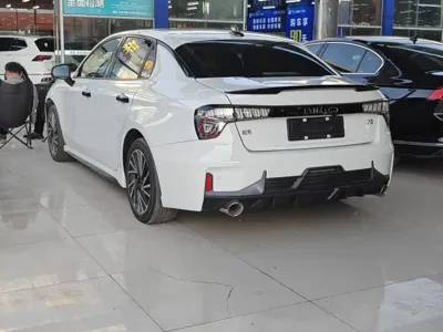 Lynk & Co 03