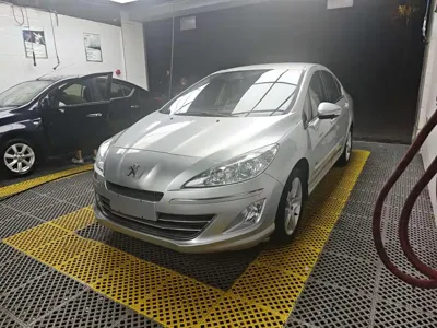 Peugeot 408