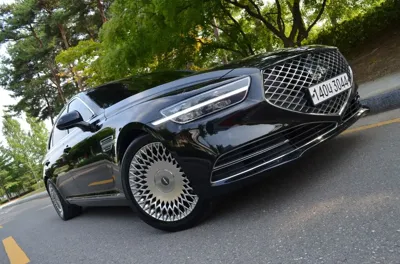 Genesis G90