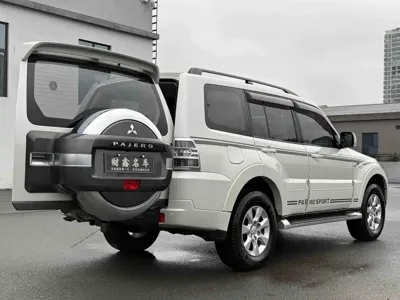 Mitsubishi Pajero (Import)