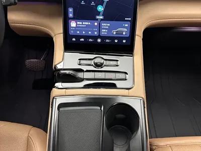 Nio ES8