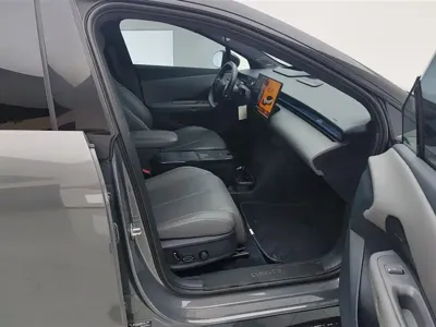 Lynk & Co Z20