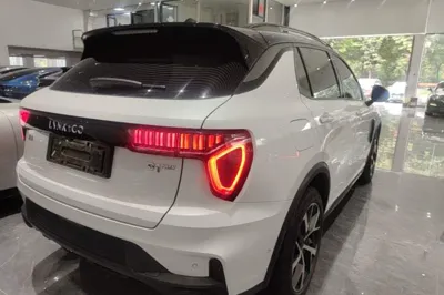 Lynk & Co 01 EM-P