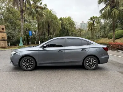 Roewe i5