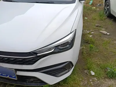 Roewe i5