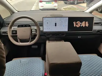 Li Auto Li MEGA