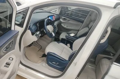 Roewe iMAX8