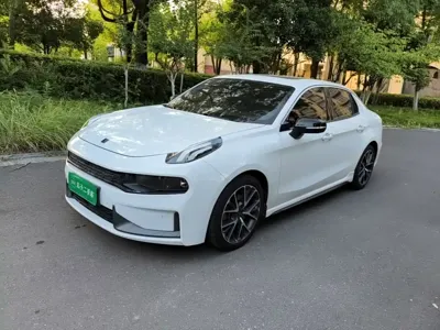 Lynk & Co 03